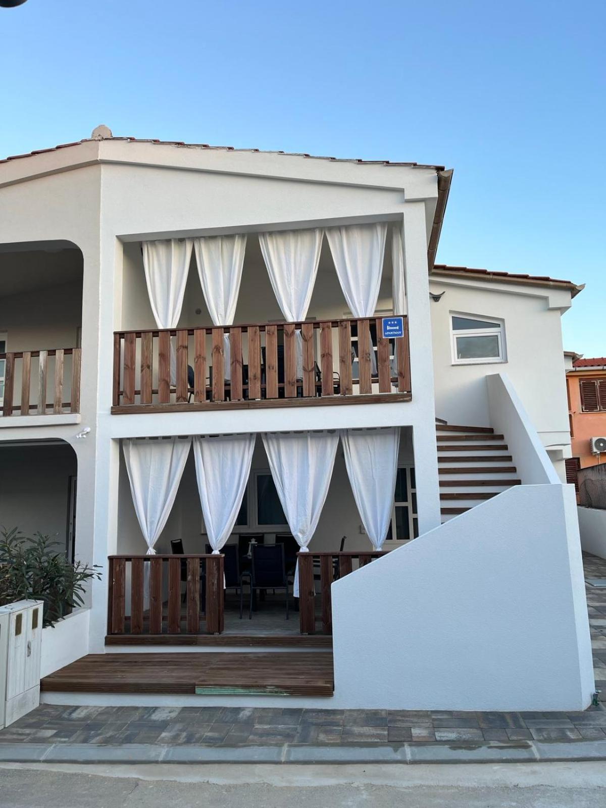 Sinisa Apartman Vir Luaran gambar